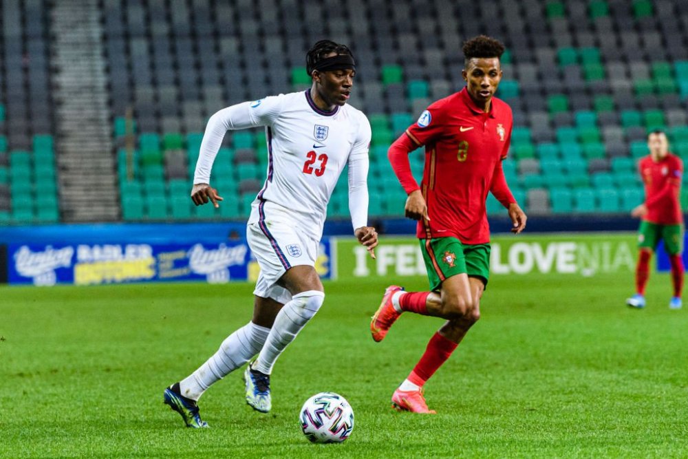 包含纽约尼克斯训练开放日，集结日调整名单引欢呼，荷甲在即，训练强度明显提升的词条